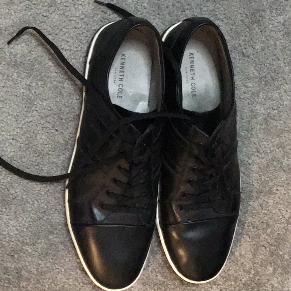 Kenneth Cole Size 13 Black leather lace shoes